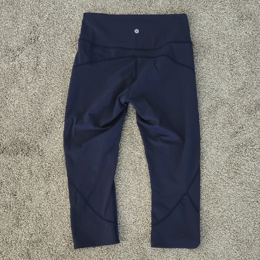 lululemon athletica Navy Blue Cropped Leggings Size 8